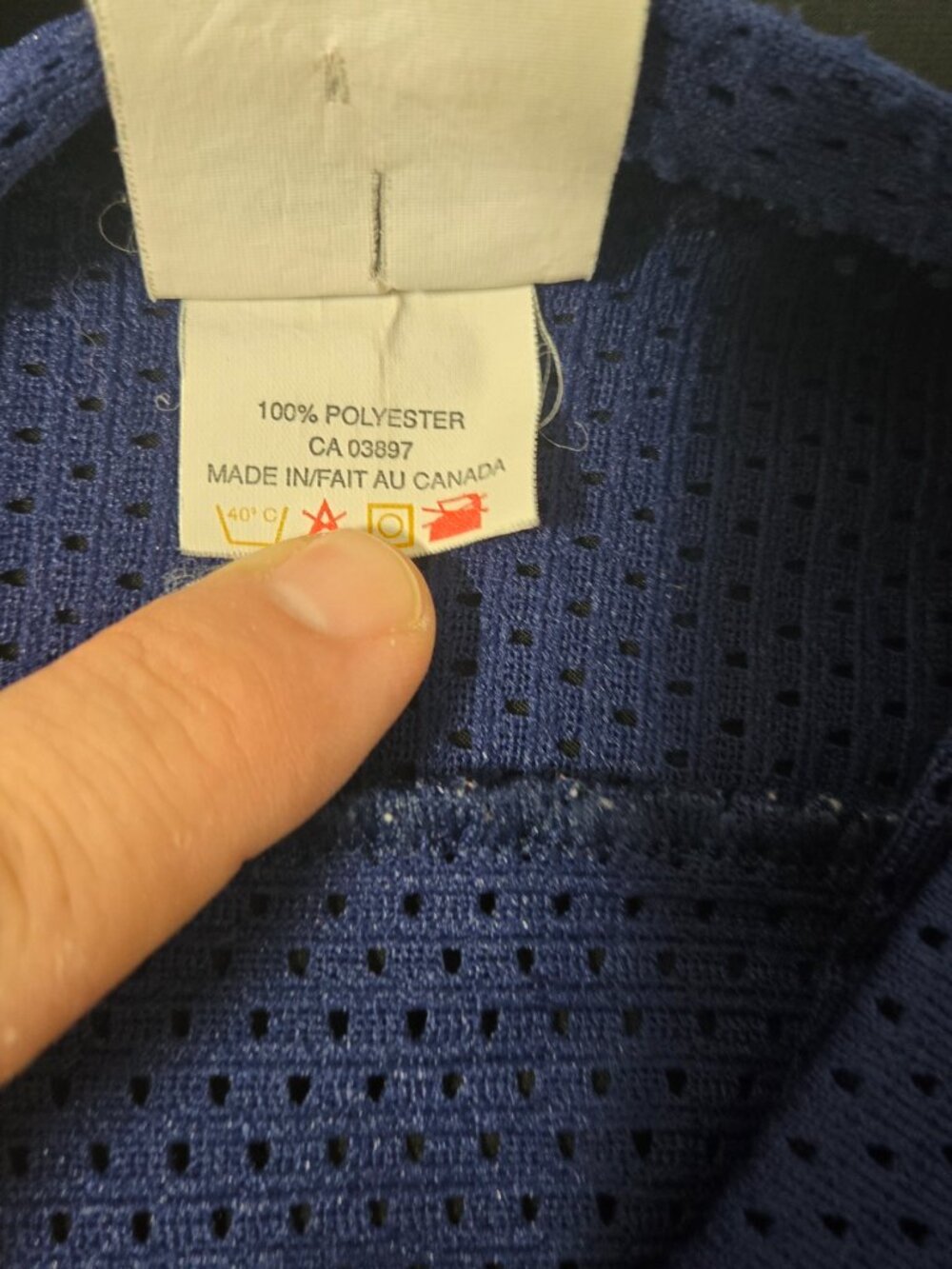 🍁🏒 VINTAGE TORONTO MAPLE LEAFS MESH HOCKEY JERSEY – XL – MADE IN CANADA! 🏒🍁 - Picture 6 of 9
